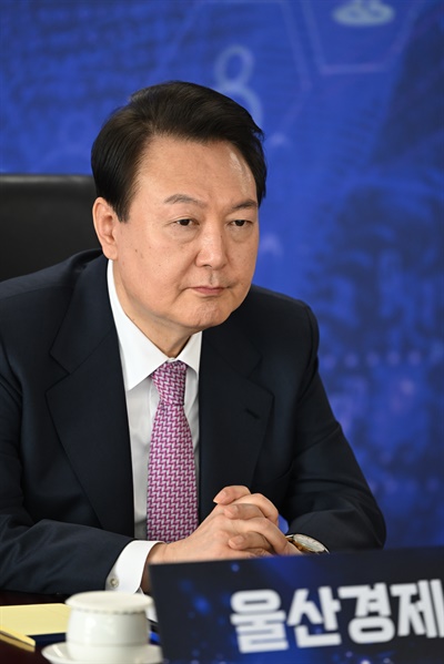 윤석열 대통령이 9일 울산 남구 울산항만공사에서 열린 울산 경제인 간담회에서 발언하고 있다. 