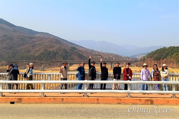  3월 11일 산청에서 열린 ‘김우명달 할매길 걷기와 묘비 제막식’.