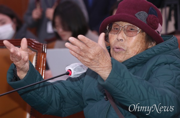 강제동원 피해자인 양금덕 할머니가 13일 서울 여의도 국회에서 열린 외교통일위원회 전체회의에 참고인으로 출석해 발언하고 있다. 
