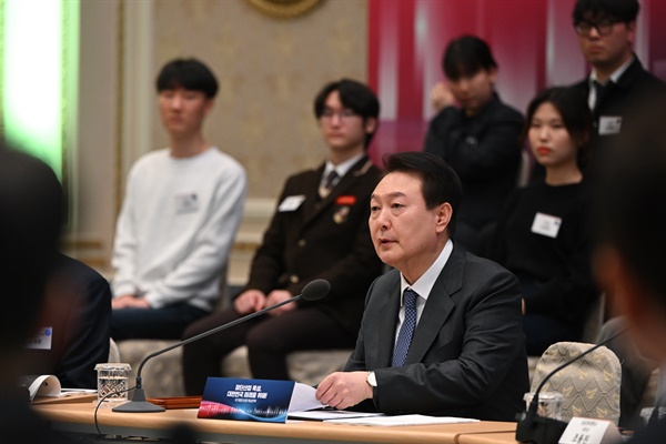  윤석열 대통령이 15일 청와대 영빈관에서 열린 제14차 비상경제민생회의를 주재하고 있다.