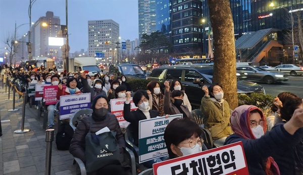 참석자들의 집회사진.