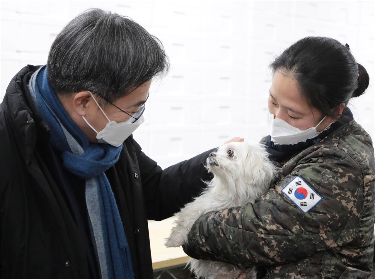 김동연 경기도지사가 경매장·번식장에 대한 동물학대 우려지역 점검 및 반려동물 관련 시설 불법행위 단속을 예고했다. 