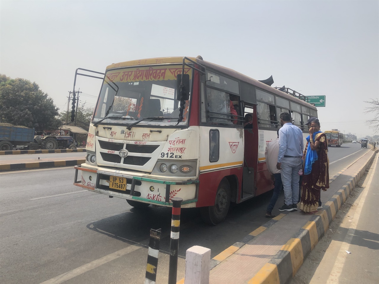 쿠쉬나가르로 향하는 버스