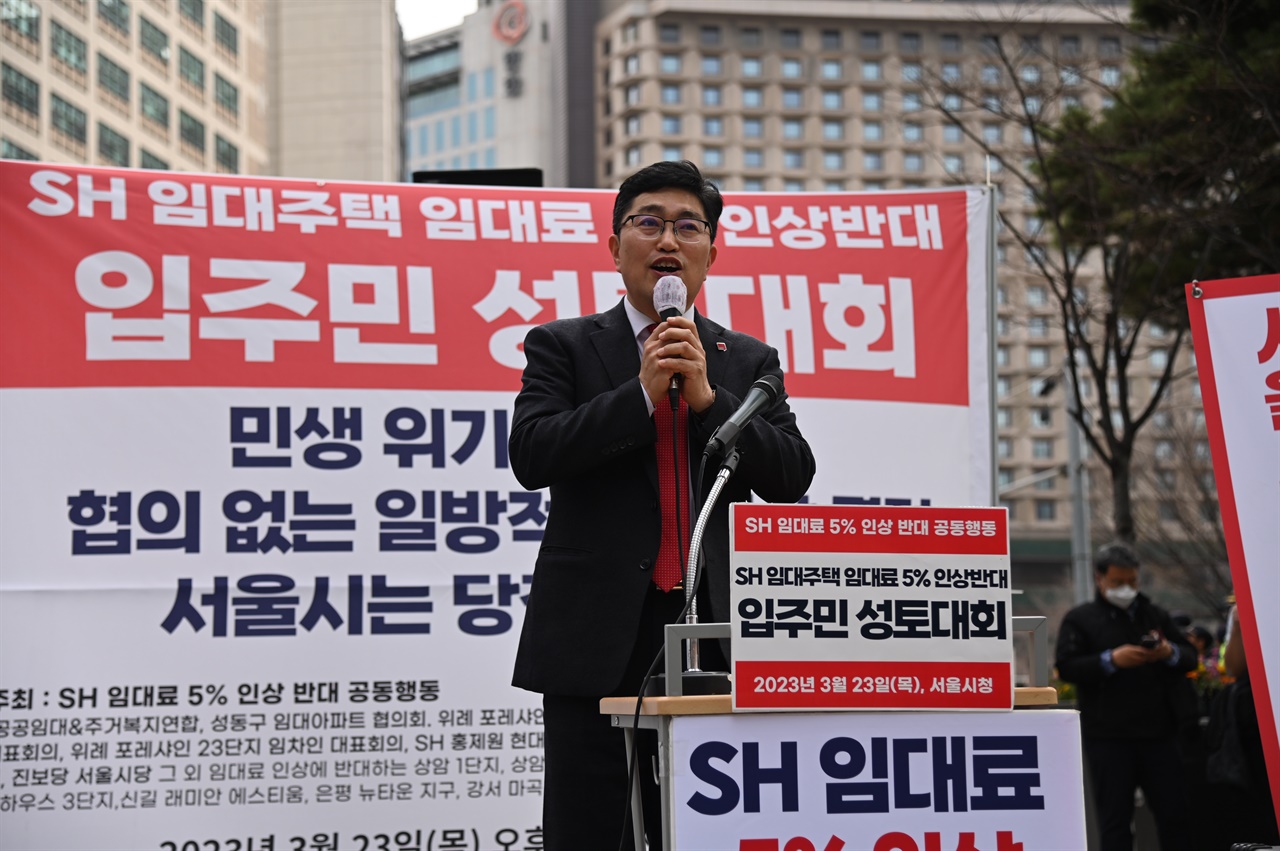 발언을 이어가고 있는 오인환 진보당 서울시당 위원장 