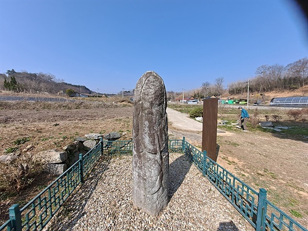 산동리 남근석 모습