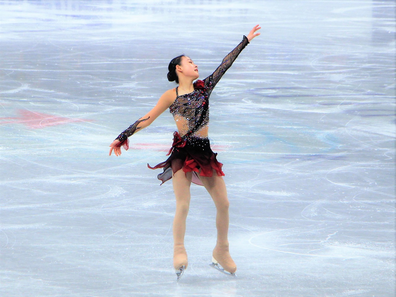  24일 일본 사이타마 슈퍼 아레나에서 열린 2023 피겨 스케이팅 세계선수권대회 여자 싱글 프리 프로그램에 출전한 김채연 선수가 연기를 펼치고 있다.