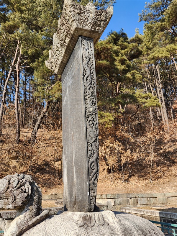 법천사의 지광국사 탑비는 국보로 지정된 한국비석의 명작이다.