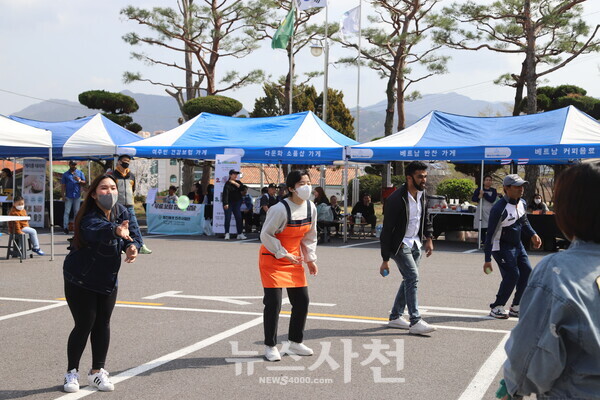  이날 행사에는 사천에 사는 다문화 가족들이 다수 참여해 즐거운 한 때를 보냈다.