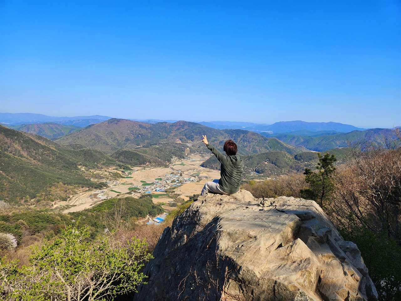  풍경이 일품인 경주 화랑의 언덕 명상바위 모습(2023.4.3)