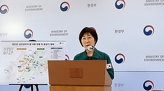 한화진 환경부장관이 3일 환경부청사에서 ‘광주-전남 지역 중장기 가뭄 대책(안)의 주요 방향’에 대한 브리핑을 하고 있다.