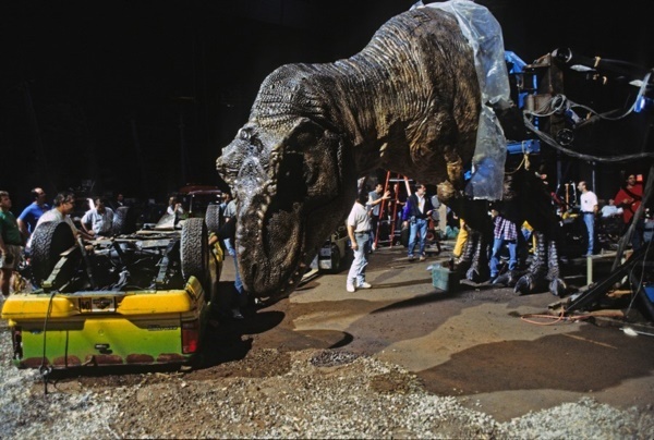  <쥬라기 공원> 촬영을 위해 제작한 공룡로봇들은 한국을 비롯한 여러 나라에서 순회전시회가 열리기도 했다.