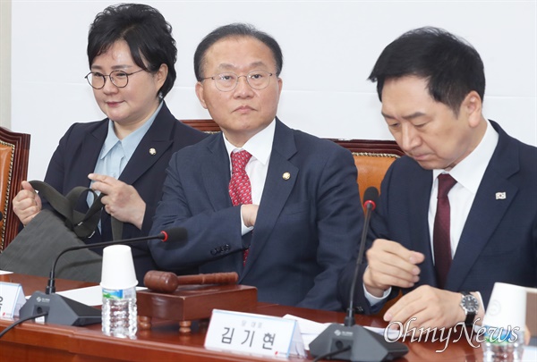  조수진 국민의힘 최고위원이 10일 서울 여의도 국회에서 열린 최고위원회의에 참석해 있다. 왼쪽부터 조 최고위원, 윤재옥 원내대표, 김기현 대표.