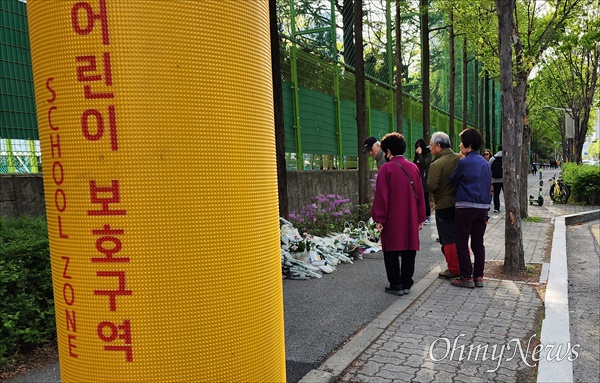 지난 8일 오후 대전 서구 둔산동 어린이보호구역(스쿨존)에서 음주운전 차량에 치여 숨진 배승아(9) 양을 추모하는 발길이 계속 이어지고 있다. 
