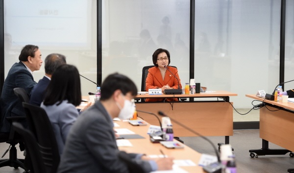    인천시는 이행숙 문화복지정무부시장 주재로 '인구정책 종합계획(2024~2028) 수립 연구용역 착수보고회'를 개최했다.