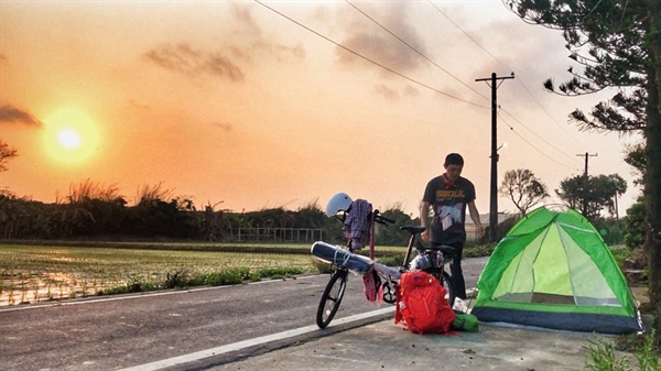 대만 자전거 여행의 시작. 둘째 날 아침, 공항에서 27킬로미터 남쪽 시골길에서 맞이하는 태양