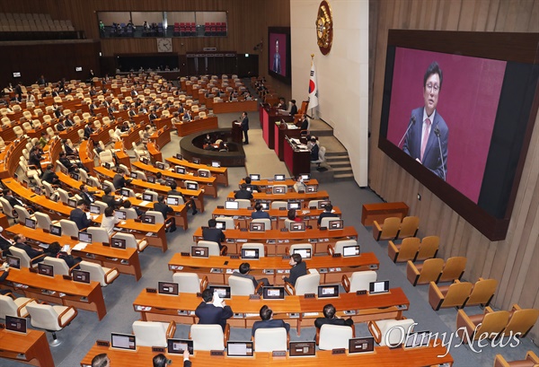 박형수 국민의힘 의원이 12일 오후 국회 본회의장에서 열린 전원위원회에서 선거제 개편에 관해 토론하고 있다. 
