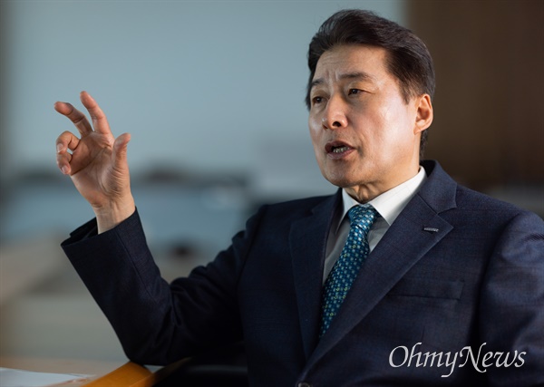 김창룡 방통위 전 상임위원은 TV조선 재승인 심사 관련 검찰 수사에 대해 "무리한 수사다. 정치적 목적이 있다고 의심된다"고 강하게 비판했다.