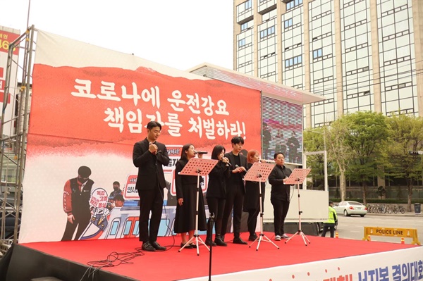 경기문화예술지부 구리시립예술단지회 참가자들이 노래공연을 하고 있다.