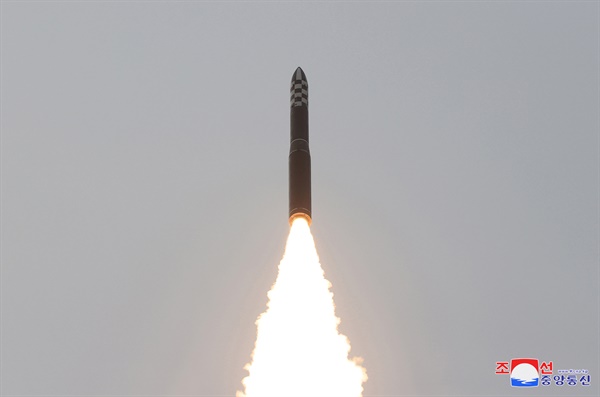 지난 4월 14일 북한이 시험발사한 화성포-18 형.