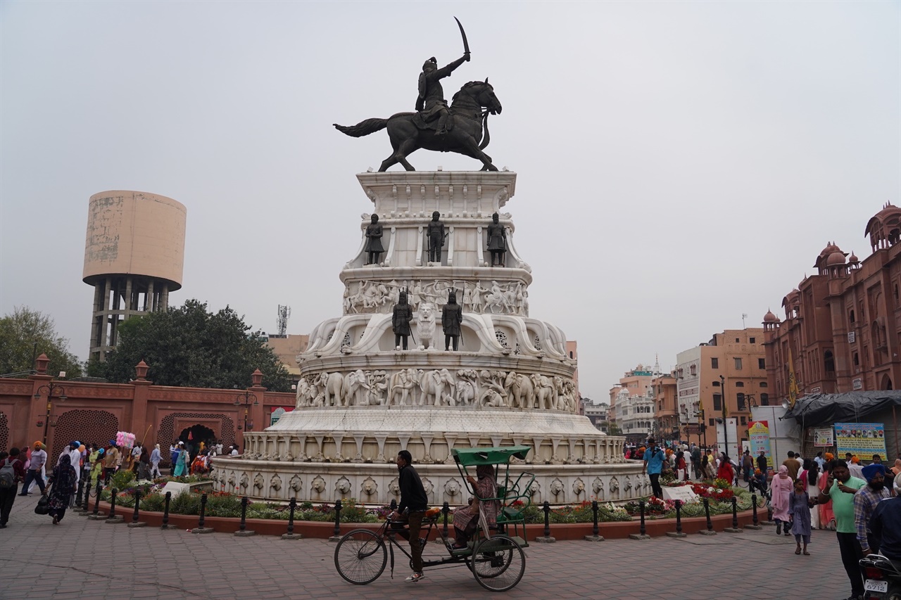 암리차르 시내 란지트 싱의 동상