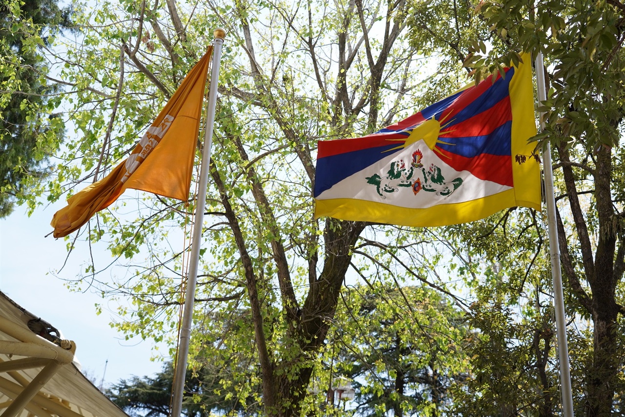달라이 라마 사원의 티베트 국기