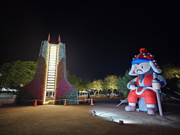  제48회 의령홍의장군축제의 의병 탑.