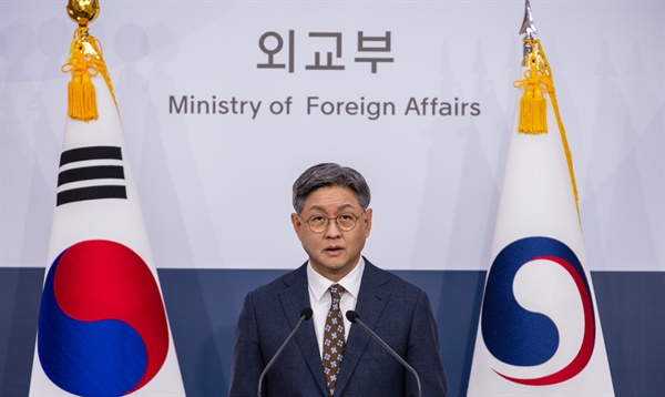  임수석 외교부 대변인이 지난 4월 13일 오후 서울 종로구 정부서울청사 기자회견장에서 정례브리핑을 하고 있다