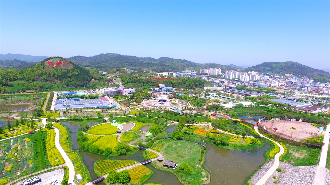 함평나비축제가 열리는 함평엑스포공원 전경