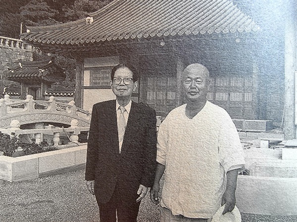 중앙일보에 박헌영 연재를 한 작가 박갑동(왼쪽)과 박헌영의 아들 원경스님.
