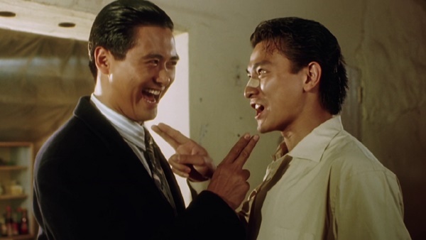  유덕화(오른쪽)은 1989년에 개봉한 홍콩 도박영화의 대표작 <지존무상>과 <도신>에 모두 출연했다.