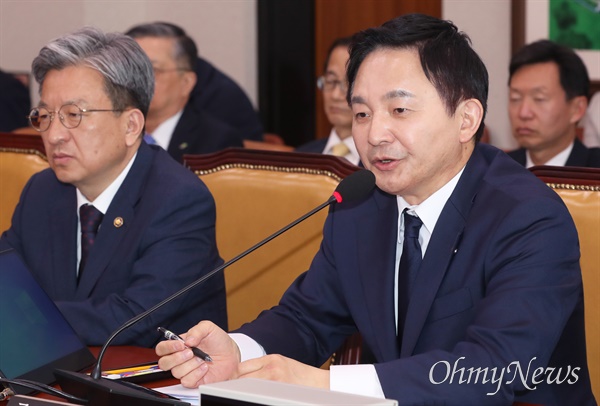 원희룡 국토교통부 장관이 지난달 28일 국회에서 열린 국토교통위원회 전체회의에서 참석했다.