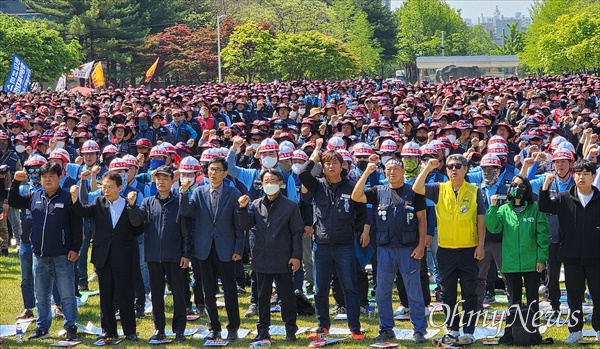  민주노총대전지역본부는 5월 1일 세계노동절을 맞아 대전시청 남문 앞 보라매공원에서 6000여명의 노동자와 시민사회단체 회원 등이 참여한 가운데 ‘노동개악 저지, 윤석열 심판, 5.1총궐기 2023 세계노동절 대전대회’를 개최했다..