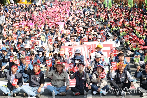  민주노총 경남본부는 1일 오후 창원대로에서 “노동개악 저지, 윤석열 심판, 5.1총궐기 2023세계노동절대회 경남대회”를 열었다.