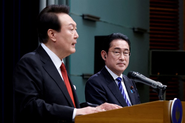 지난 3월 16일 일본 도쿄 총리 관저에서 윤석열 대통령이 기시다 후미오 일본 총리와 한일 확대정상회담을 마친 뒤 공동 기자회견에서 발언하고 있는 모습.