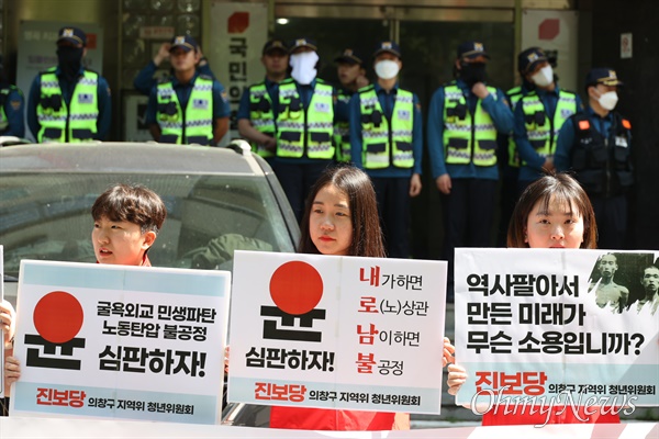 경남청년시국선언준비모임은 9일 오전 국민의힘 경남도당 앞에서 시국선언문을 발표했다.