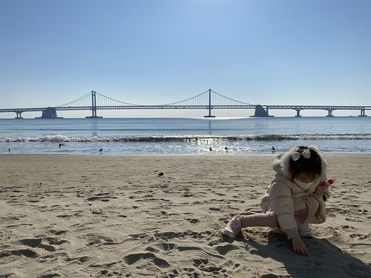 입학을 앞두고 떠난 여행에서 찍은 사진 네 이름처럼 반짝이는 삶을 살아가길 엄마는 진심으로 응원한다.