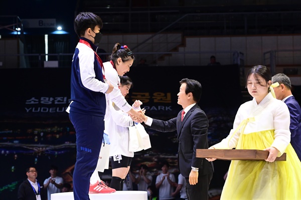  2023 진주아시아역도선수권대회, 여자 76kg급 김수현 선수 금메달.