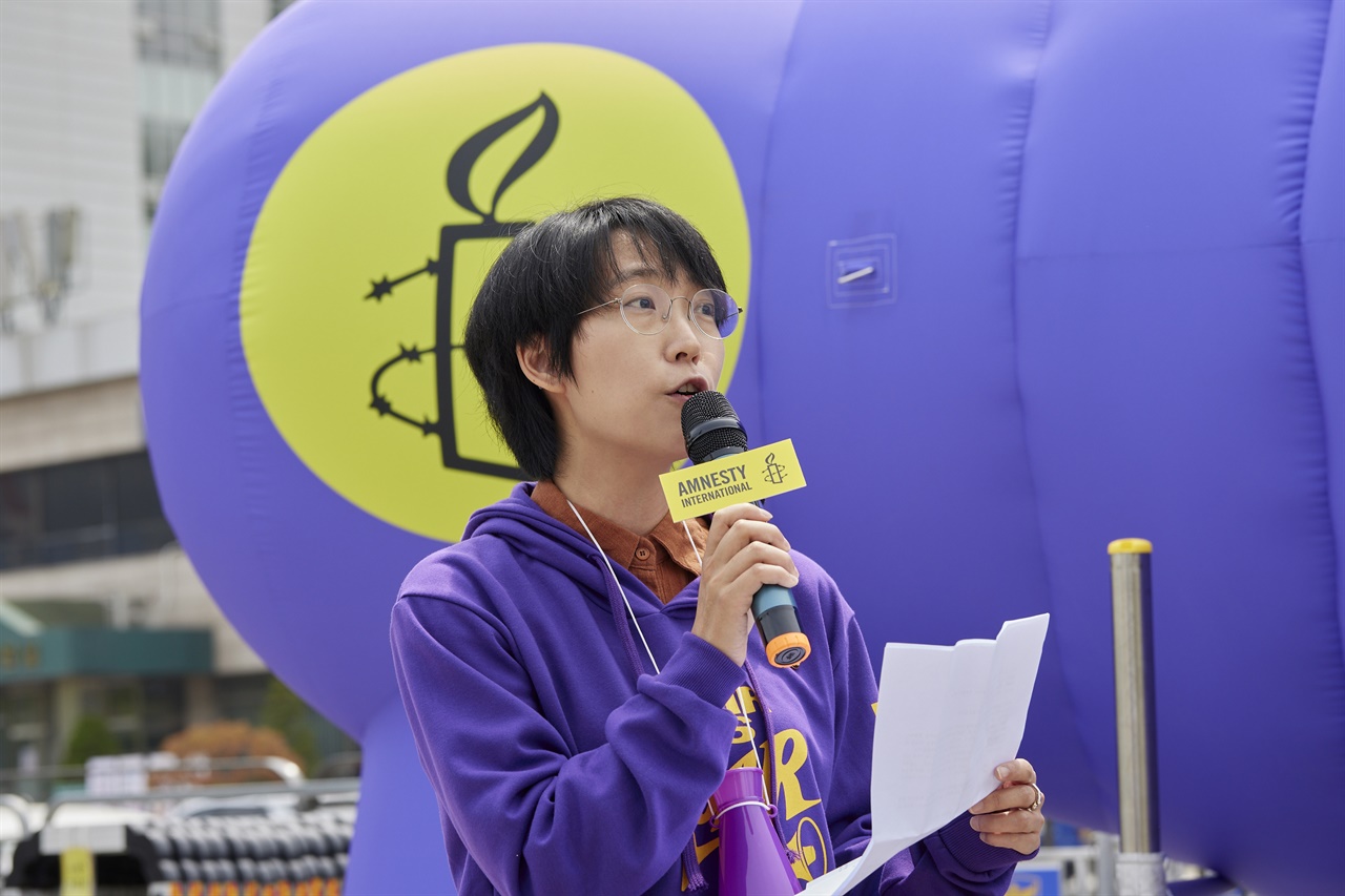 장혜영 정의당 의원이 캠페인에 참석해 발언하고 있다