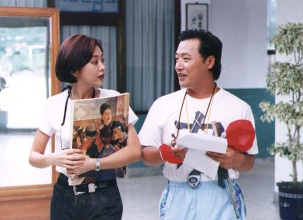  <체인지>는 선생님 역의 이경영(오른쪽)과 이승연 등 조연 캐스팅이 유난히 화려했던 영화였다.