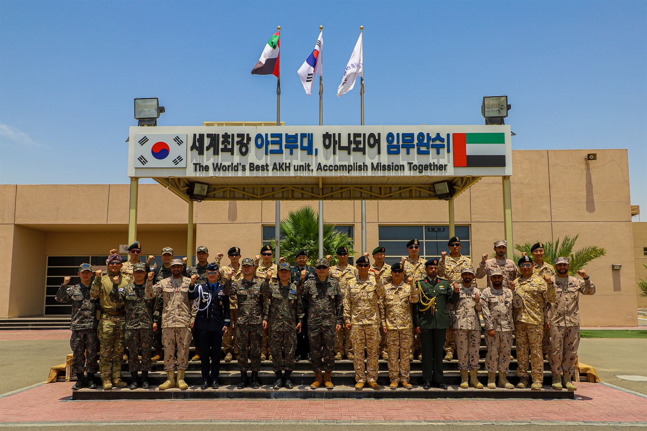  김승겸 합참의장이 5월 12일, 아크부대를 찾아 해외에서 대한민국 국위를 선양하고 있는 장병들을 격려했다.