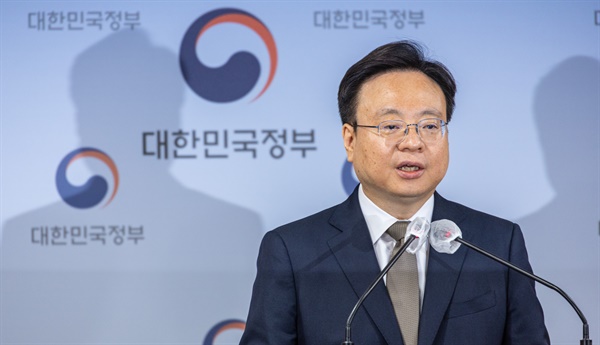 조규홍 보건복지부 장관이 15일 오후 서울 종로구 정부서울청사에서 열린 간호법 재의요구(거부권) 관련 기자회견을 하고 있다. 