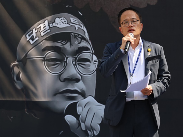 16일 오후 서울 세종대로에서 열린 건설노조 탄압 중단 촉구 총파업 결의대회에서 더불어민주당 박주민 의원이 발언하고 있다.
