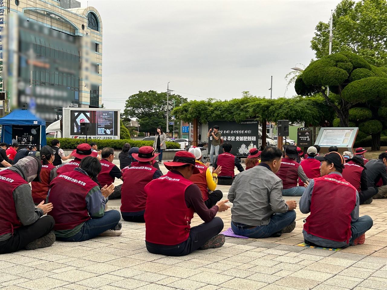 양회동 열사 추모 촛불문화제가 서산시청 앞 분수 광장에서 열렸다. 