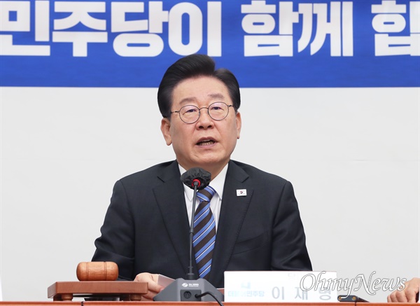 이재명 더불어민주당 대표가 26일 서울 여의도 국회에서 열린 최고위원회의에서 발언하고 있다.
