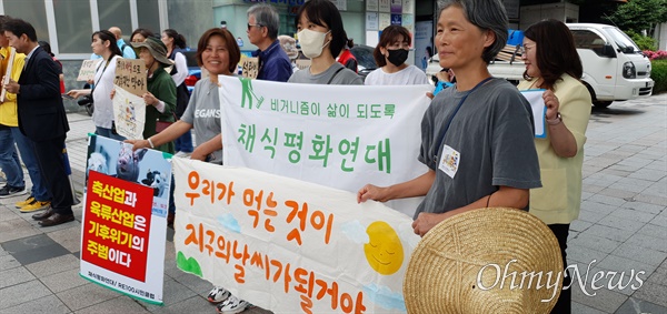 26일 창원 용호문화거리에서 열린 50번째 금요기후집회.