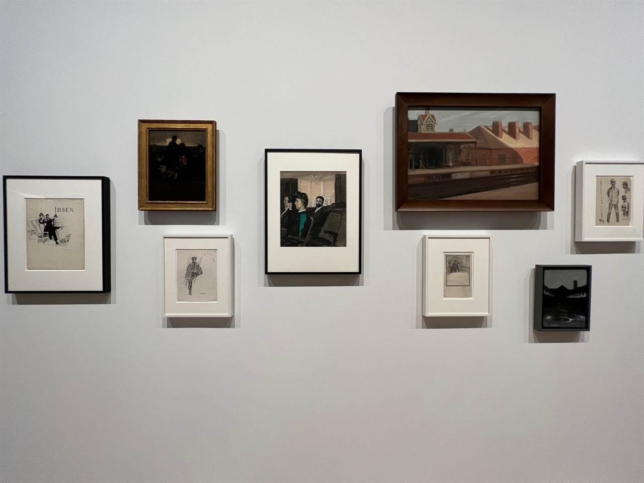 휘트니미술관의 전시장은 모두 흰색이었고 촬영이 가능했다. 작품들은 호퍼의 대표적인 특징을 보여줄 수 있는 방향으로 전시되어 있었다. 