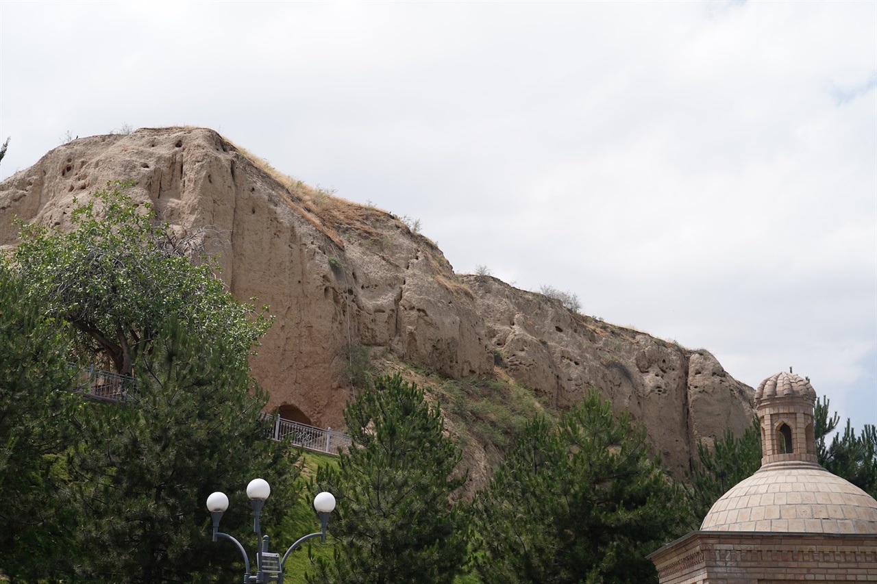 구약의 예언자 다니엘이 묻힌 영묘. 티무르 집권기 사마르칸트로 이장되었다.