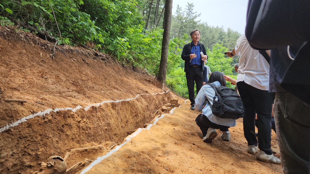 충남 서산 갈산동 교통호. 한국전쟁 당시 희생된 민간인 유해 발굴 현장이 공개됐다. 