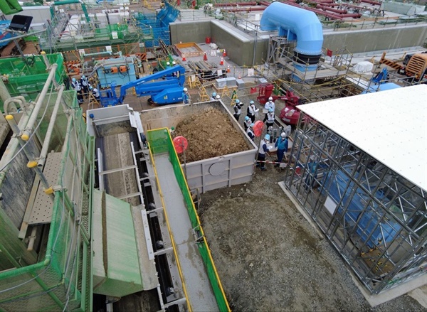 한국 정부의 후쿠시마 오염수 전문가 시찰단이 5월 24일 후쿠시마 제1원자력발전소 현장을 시찰하는 모습