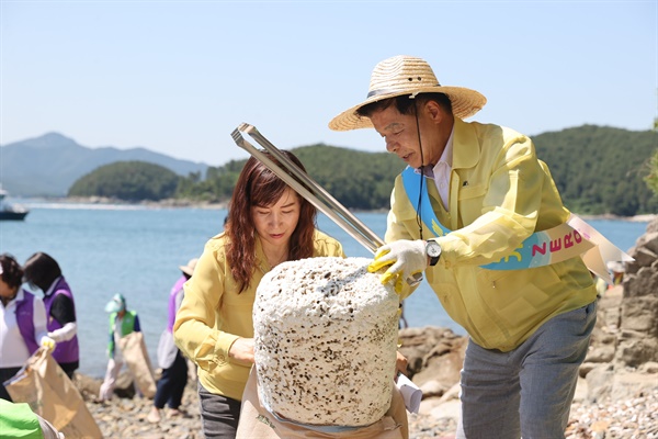  경남 고성 삼산면 포교항 일대에서 열린 바다의 날 행사.